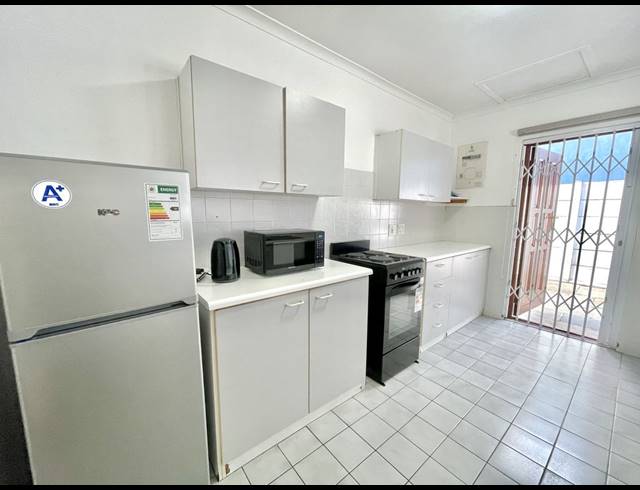 3 bed property to rent in RONDEBOSCH EAST
